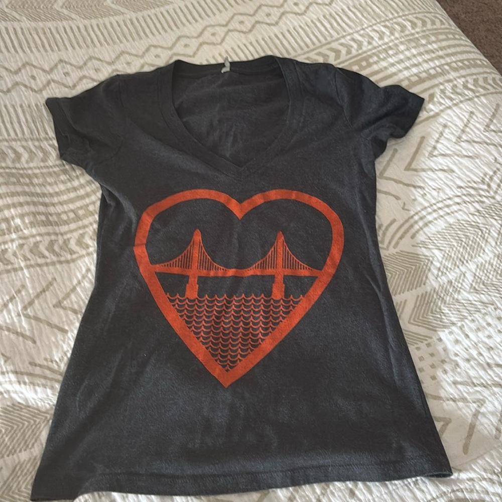 Women’s V Neck short sleeve tee shirt top small. San Francisco by San franphysco